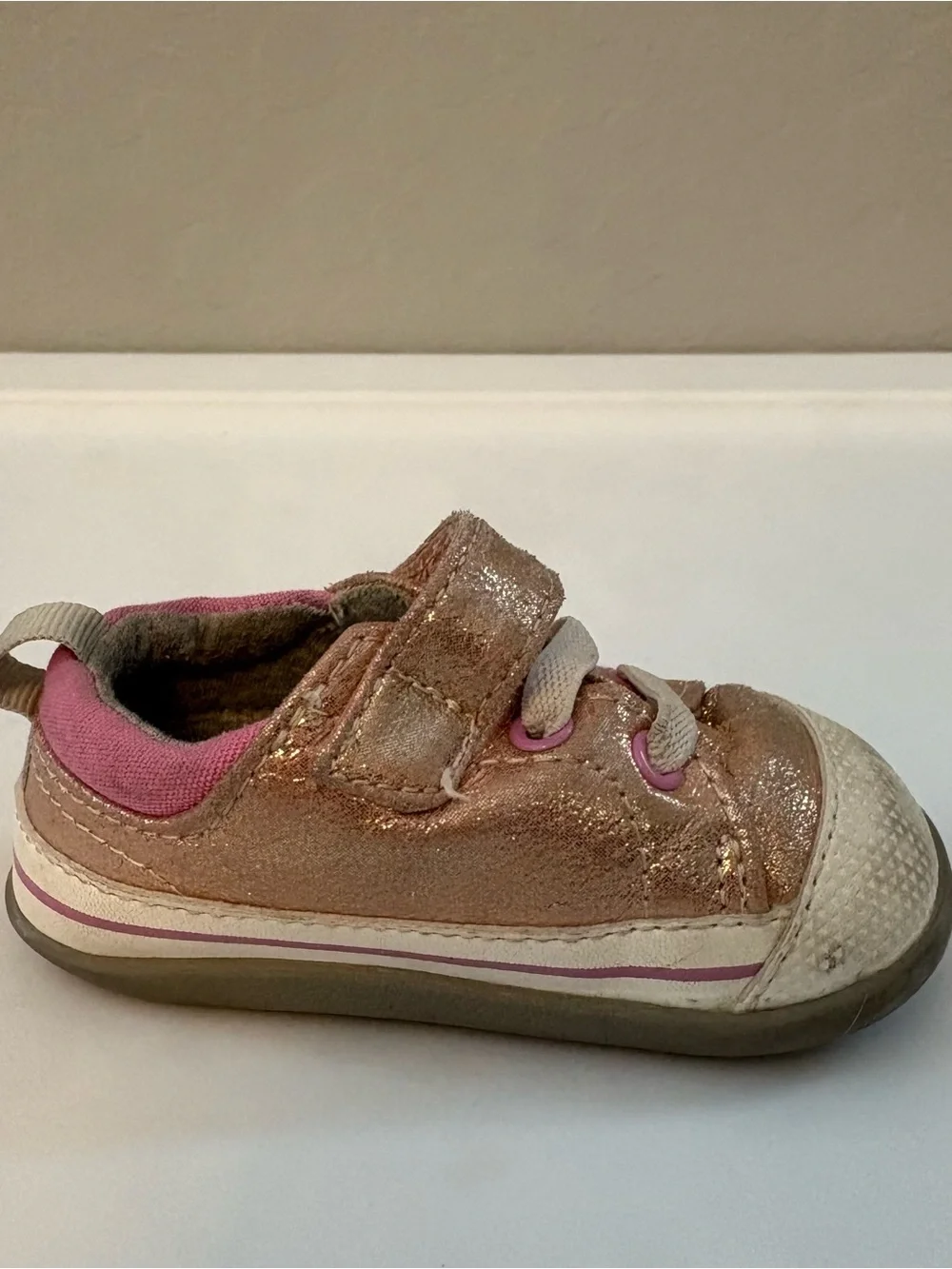 See Kai Run Baby Girls' Stevie II INF shimmer rose gold Sneakers size 4